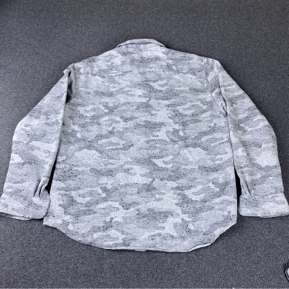 Club Monaco Camo Slim Fit Japanese Fabric Button
Up Shirt Men’s Size Large. - Picture 9 of 9